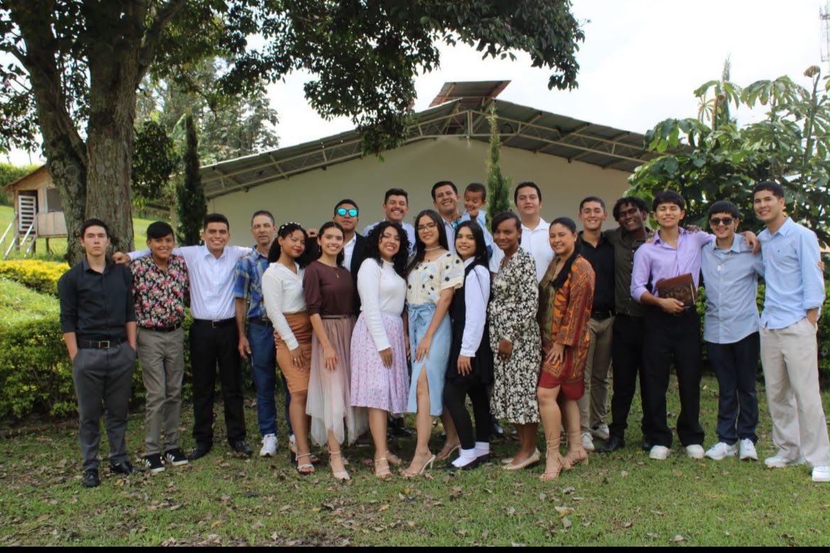 Estudiantes SEBIBE en comunidad